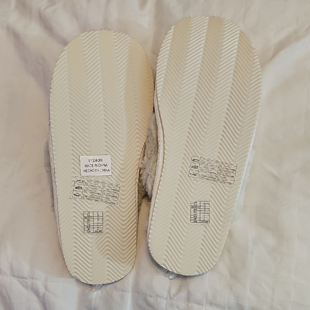 NWT Forever 21 Cream Knit Fuzzy Slippers Womens Large - Picture 4 of 4